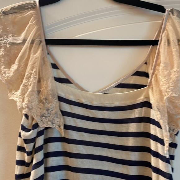 Guess top nautical stripe lace trim -v-neck front - Picture 4 of 4